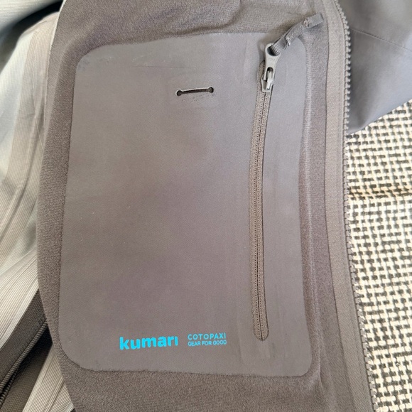 Cotopaxi Women’s Hooded Rain Jacket Shell - Picture 6 of 6